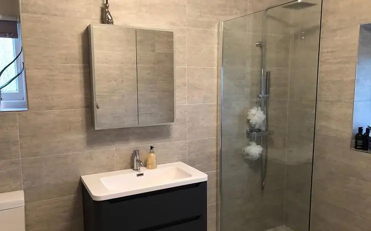 Bathroom with a walk-in shower and wall-mounted vanity unit